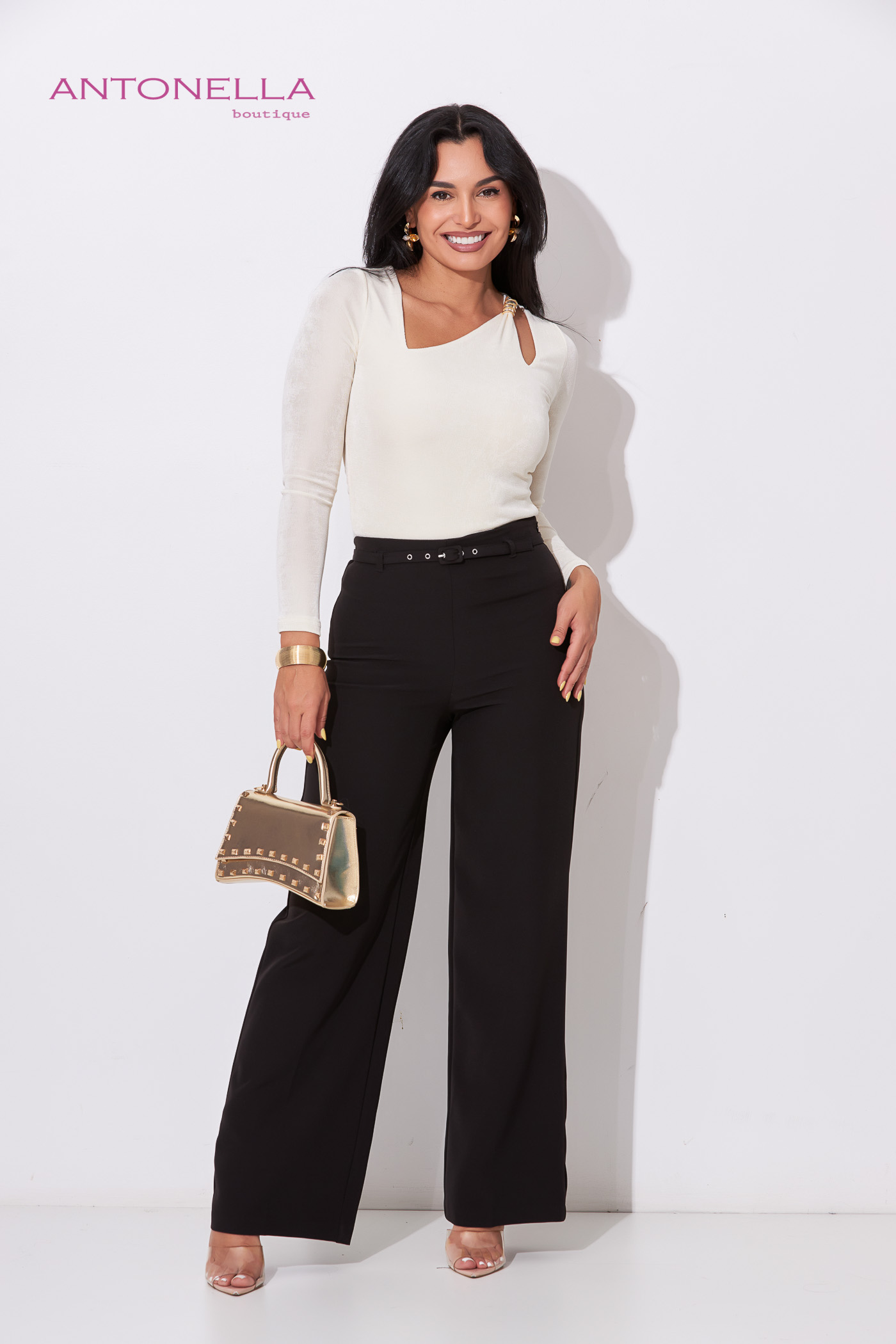 Blusa Beige Aplique Dorado – foto 1