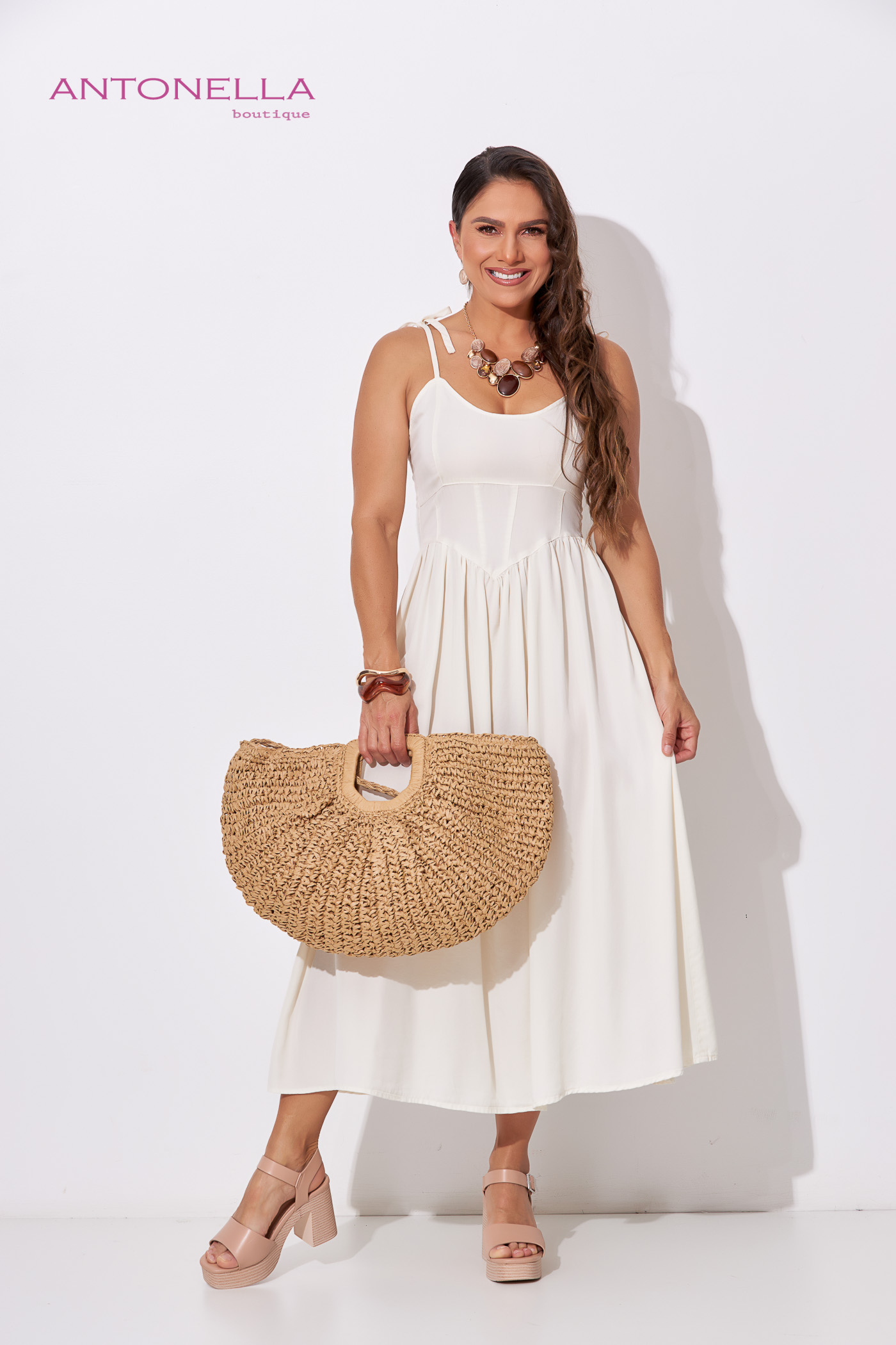 Vestido Midi Beige Con Faja – foto 1