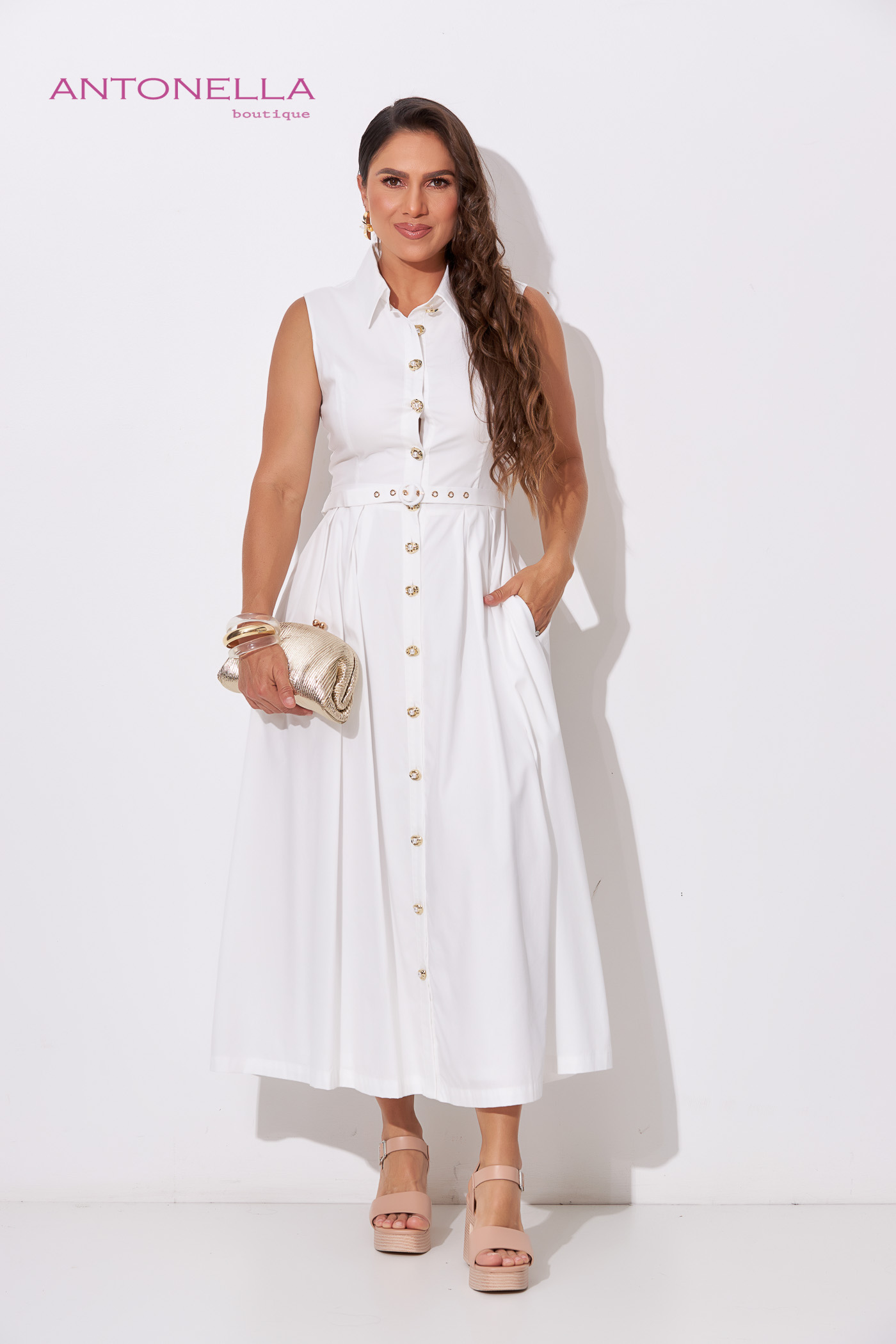 Vestido Midi Blanco Con Botones Dorados – foto 1