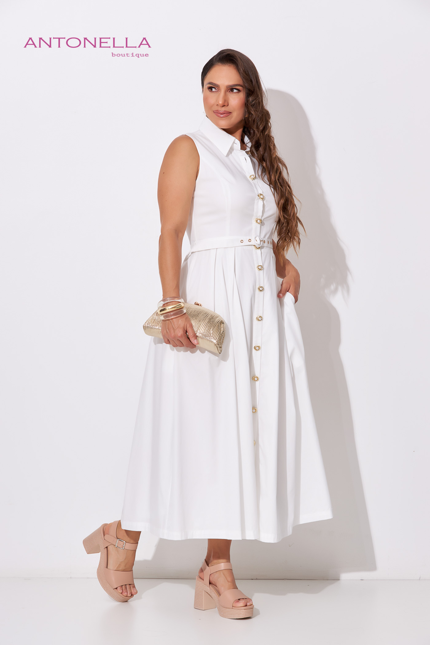 Vestido Midi Blanco Con Botones Dorados – foto 3