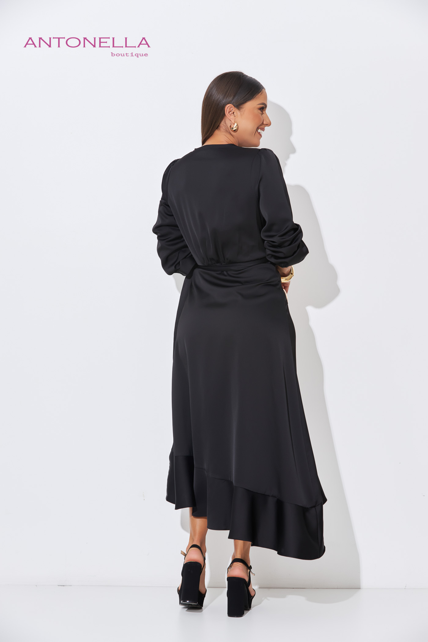 Vestido Midi Negro Satin Manga Larga – foto 5