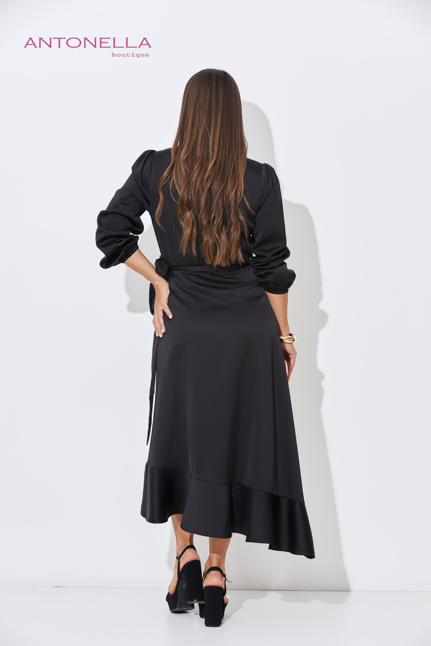 Vestido Midi Negro Satin Manga Larga – foto 6