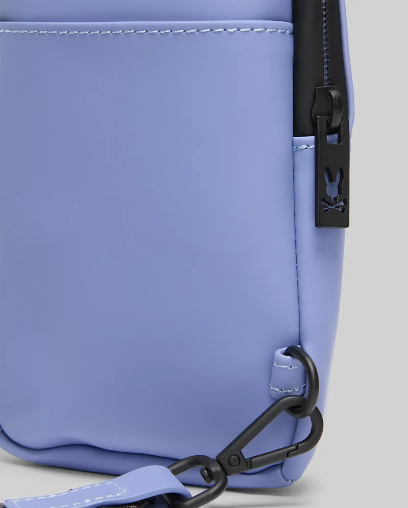 Bolso cruzado con acabado de goma