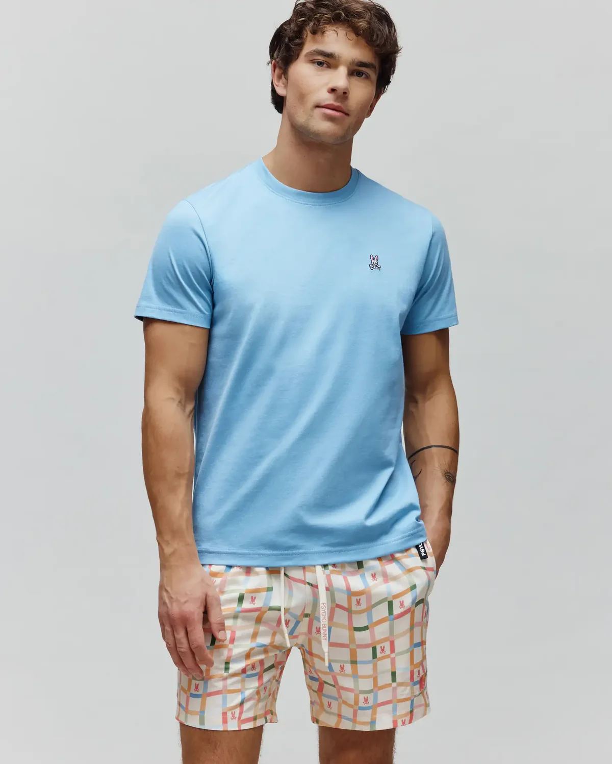 Camiseta clásica cuello redondo