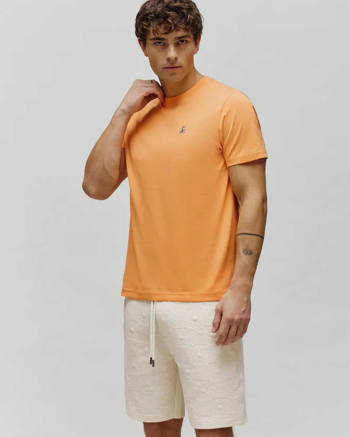 Camiseta clásica cuello redondo