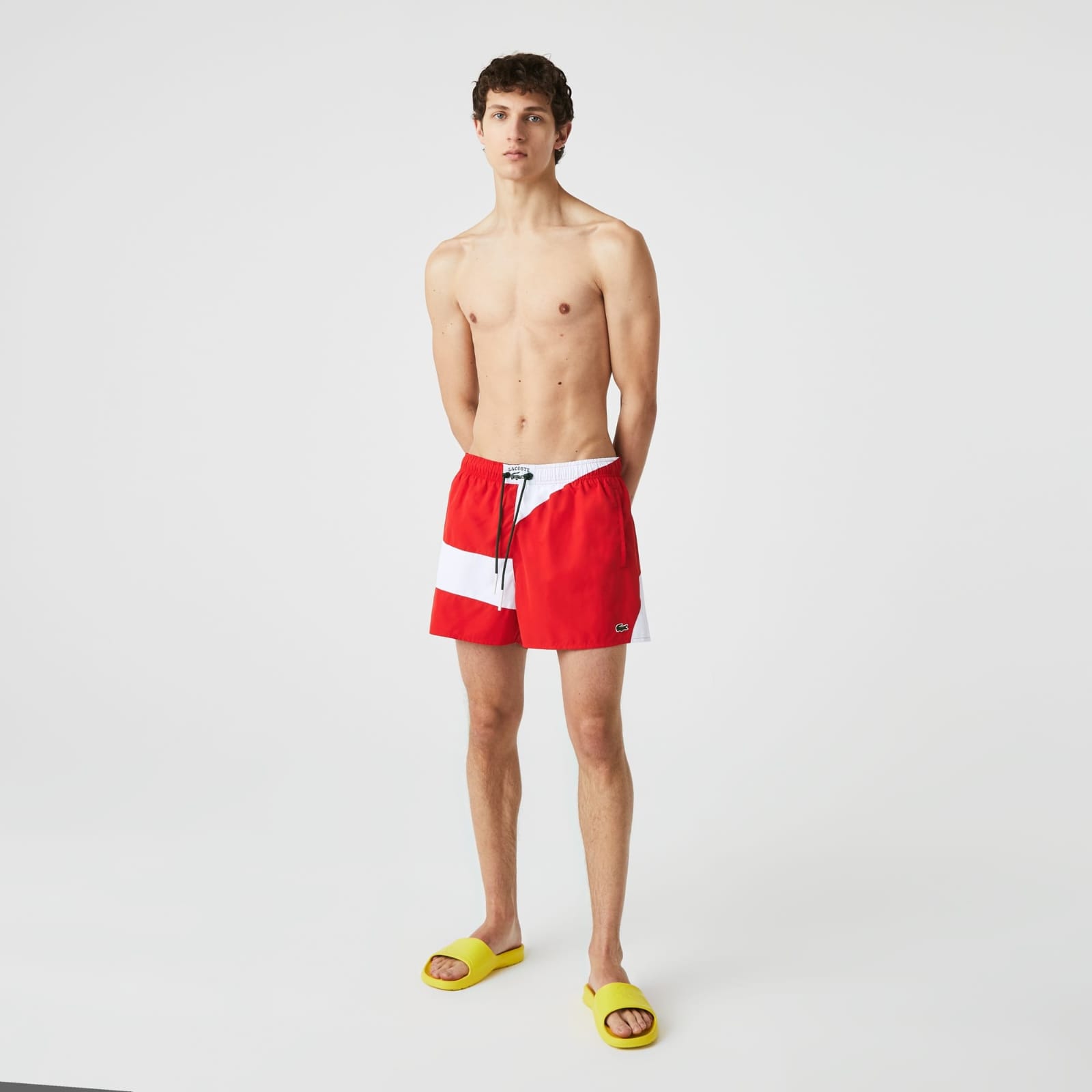 Bañador corto rojo con bloques de color para hombre de Lacoste – foto 3