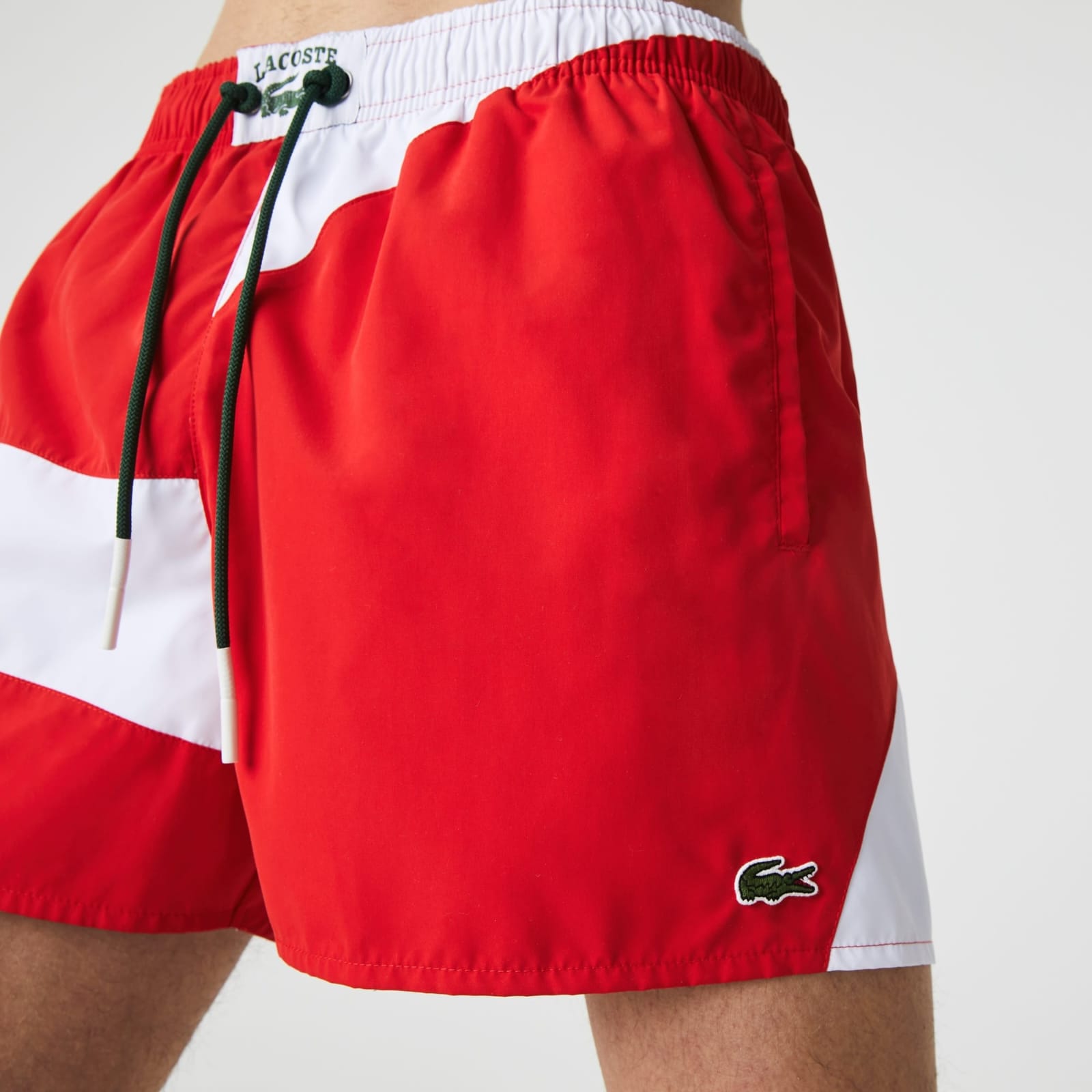 Bañador corto rojo con bloques de color para hombre de Lacoste – foto 7