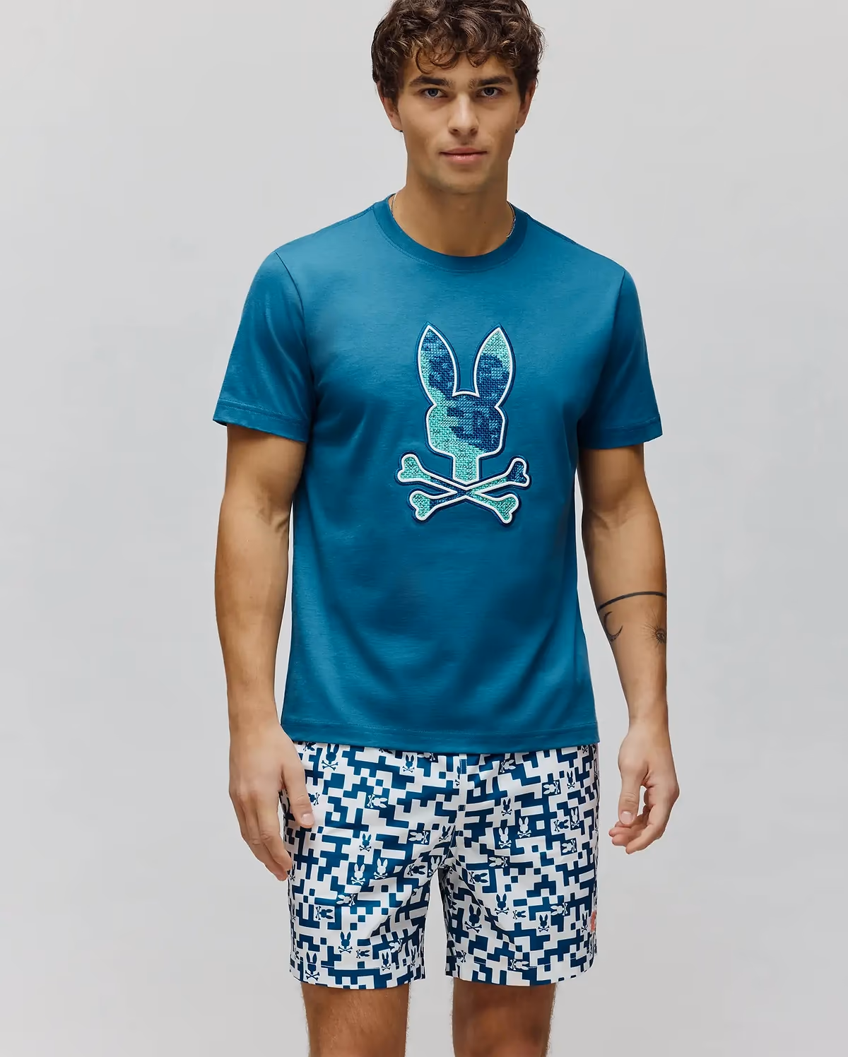 CAMISETA ESTAMPADA BORDADA OLIVIER PARA CABALLERO – foto 1