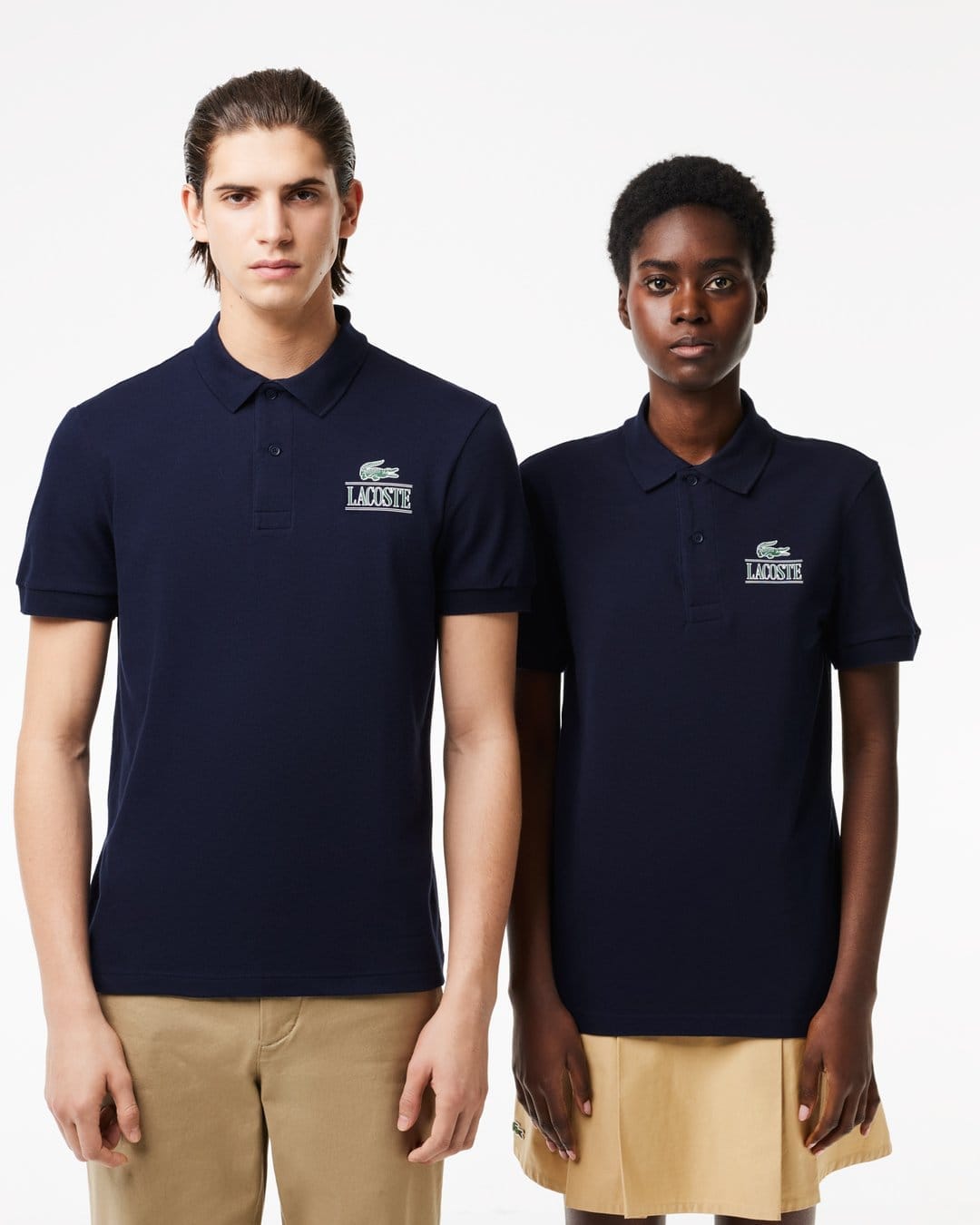 Polo unisex estampado corte regular azul marino. – foto 2